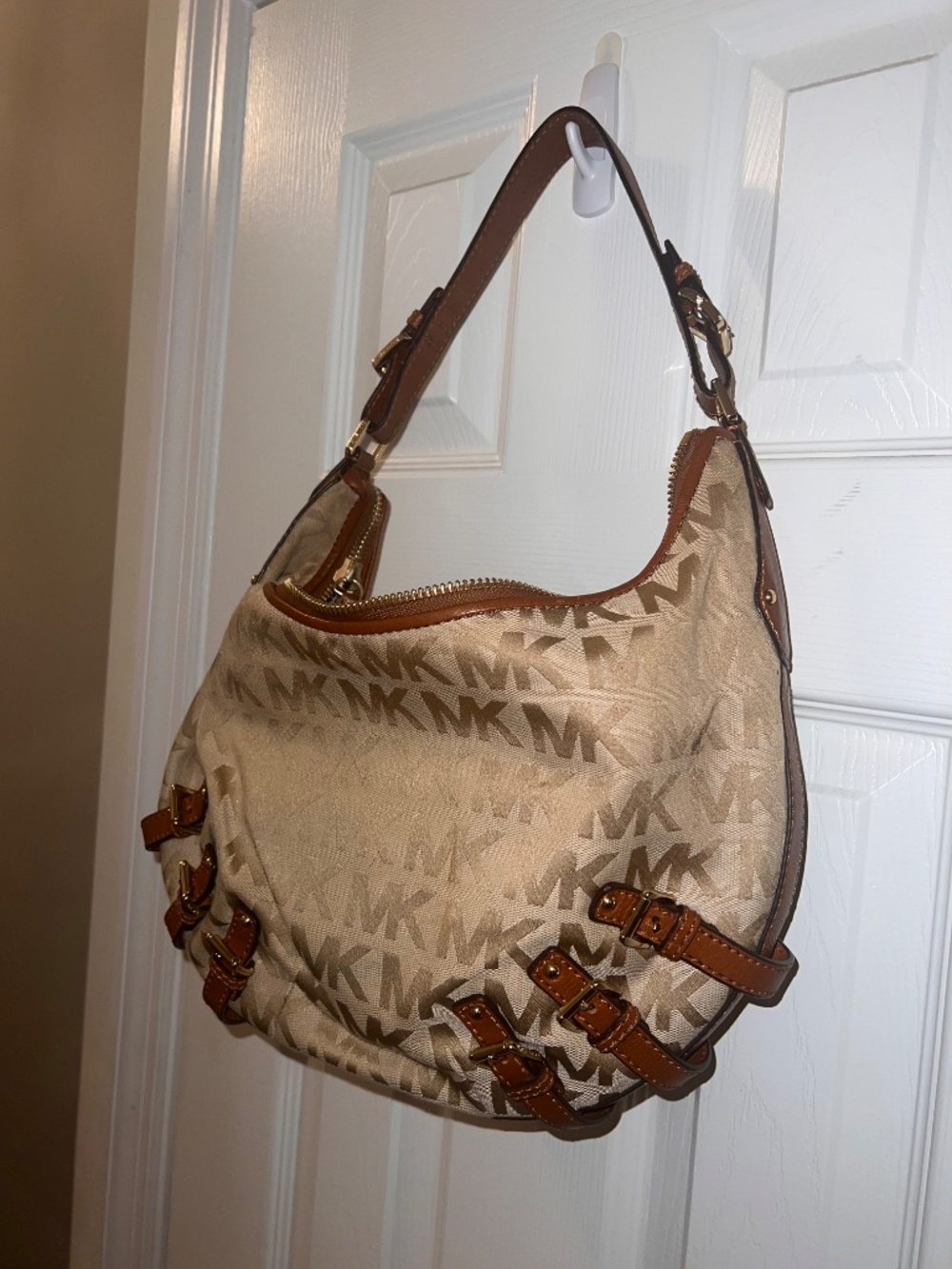 Michaels Hobo Purse with gold hardware - Picture 6 of 7